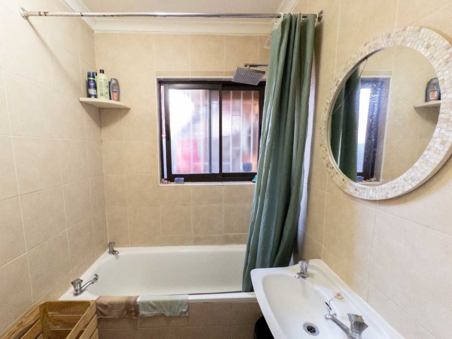 1 Bedroom Property for Sale in Sea Point Western Cape